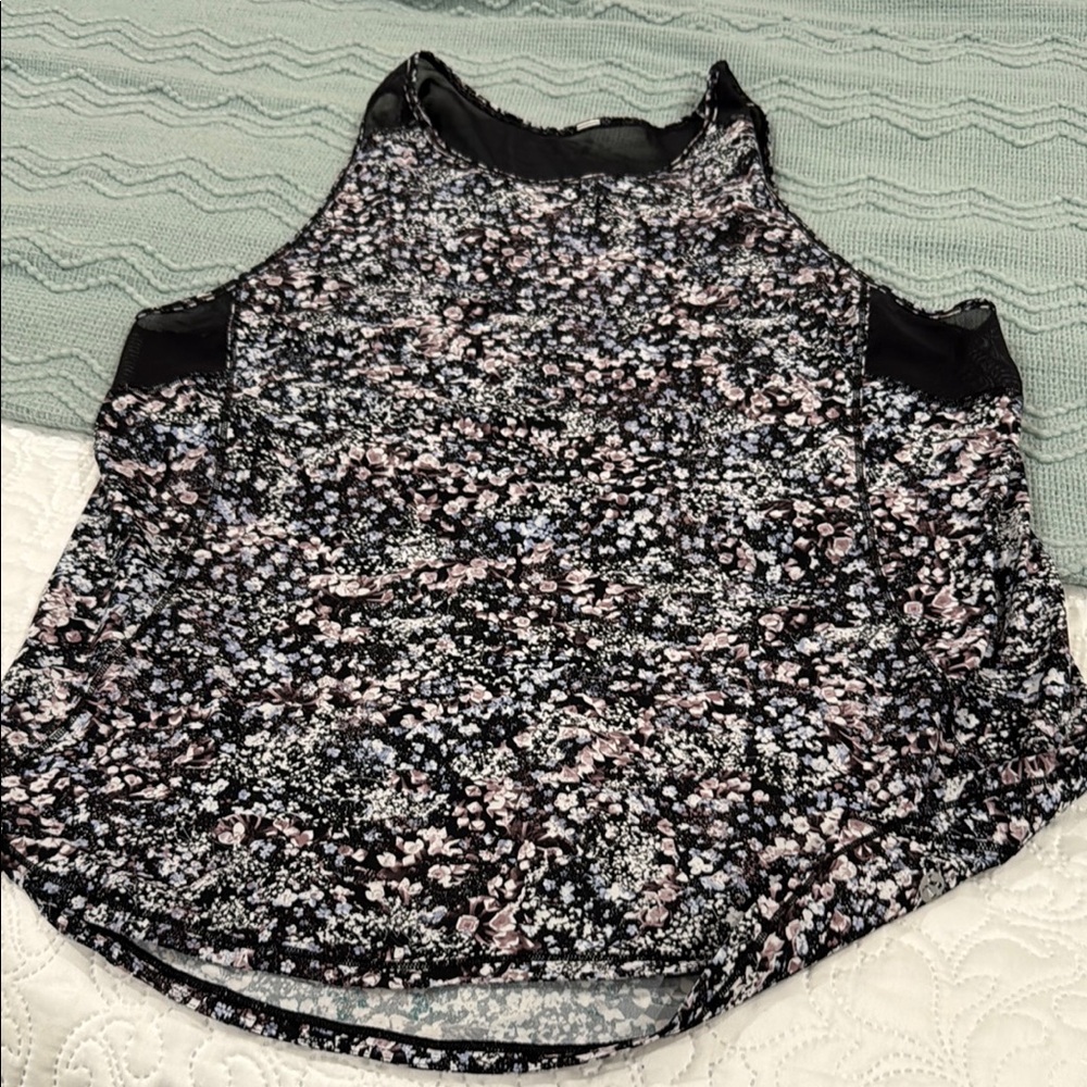 Lululemon tank size 10